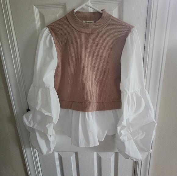 *SOLD* Ruffled Balloon Sleeve Blouse - Picture 2 of 3